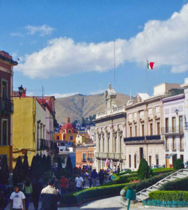 Straatbeeld met pleintje van Guanajuato