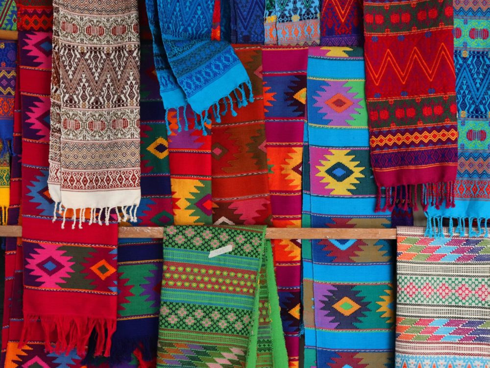 Gekleurde kleden in Oaxaca