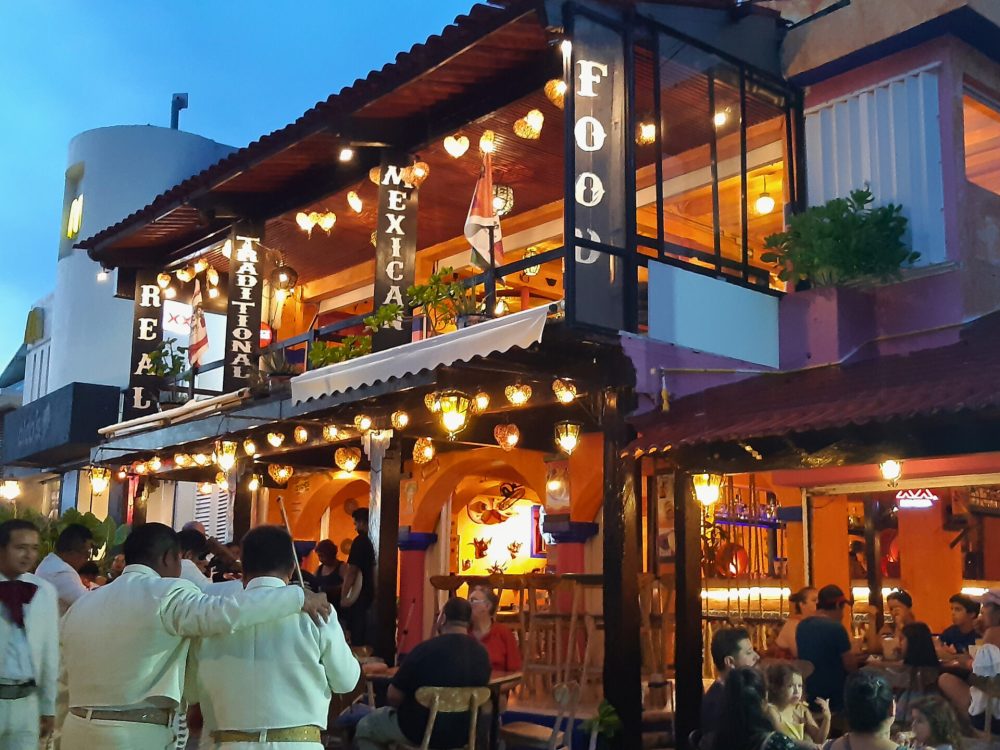 Restaurantje met mariachi op de 5th Avenue in Playa del Carmen